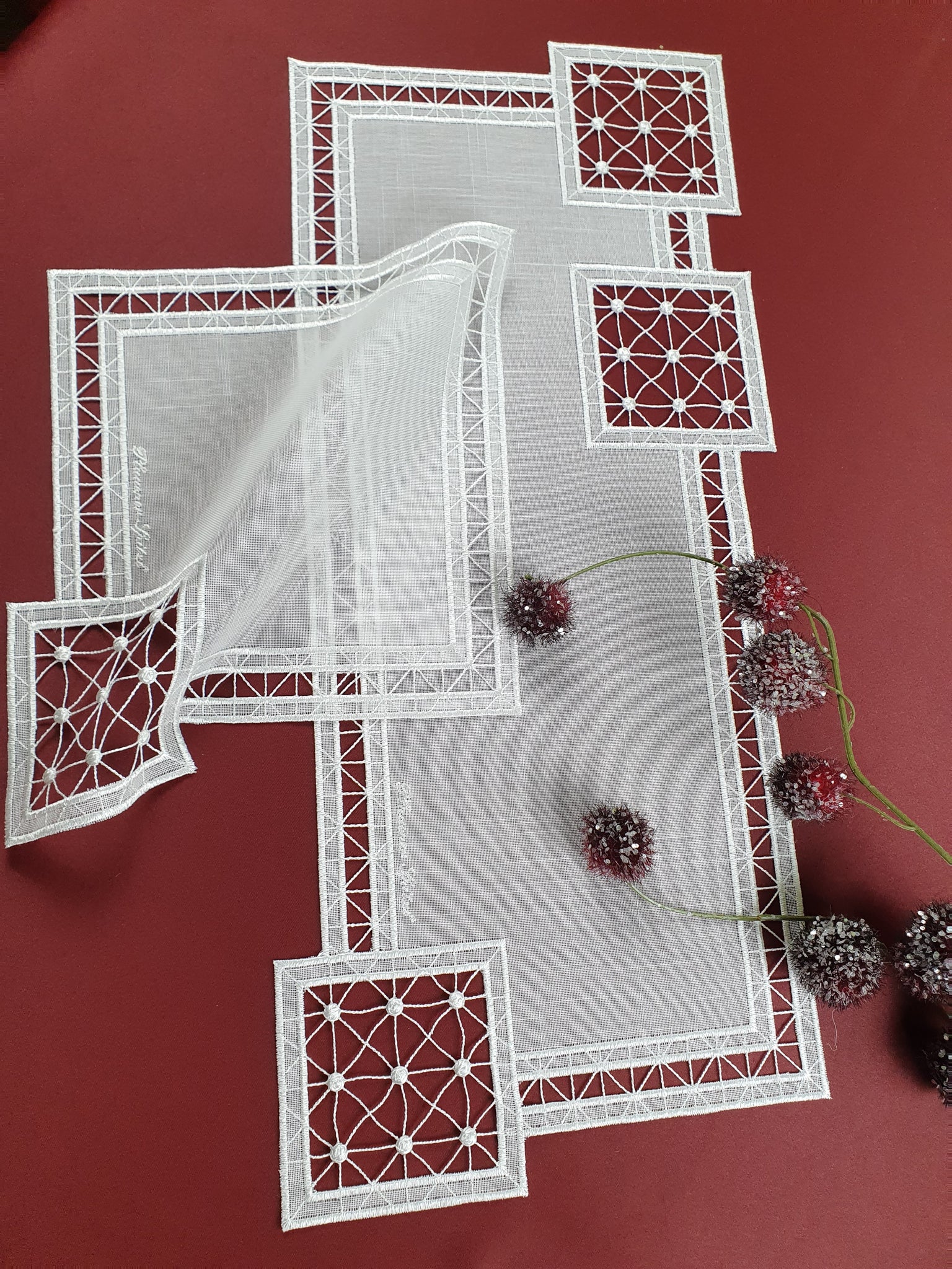 Plauener Spitze modern Quadrate Deckchen 25x25cm eckig – Fachgeschäft Timo Kempe Onlineshop