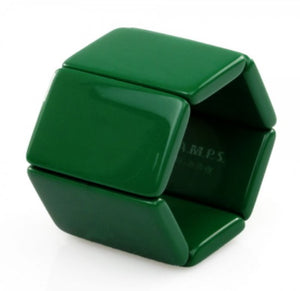 Belta -Armbänder sind in vielen verschiedenen Farben und Formen verfügbar und bringen gute Laune in den Alltag! Das STAMPS-Belta-  Armband ist flexibel und passt sich- dank Silikonschnüren perfekt an das Handgelenk an und ermöglicht ein einfaches An- und Ablegen der Uhr . Dem Belta -Armband liegt ein Snapper zum Einklicken der Uhr bei.Für etwas kräftigere Handgelenke kann man das Belta -Armband mit verschiedenen "Zwischenstücken", dem Belta Add Kid ( unter Zubehör )verbreitern. 